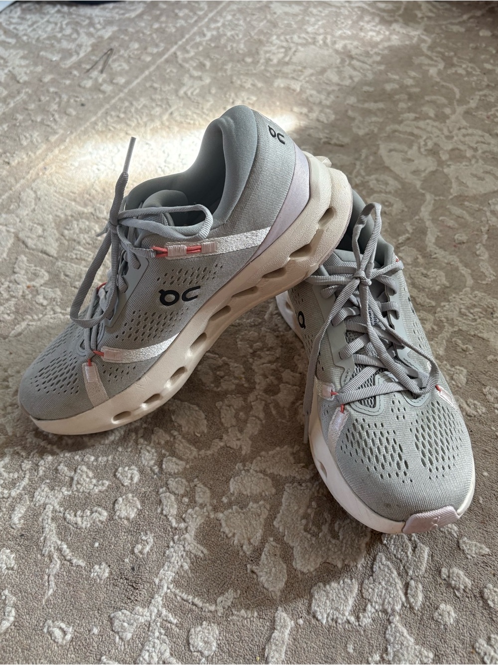 On Running cloud surfer sneaker in Light Gray with Pink Accent Size USW8